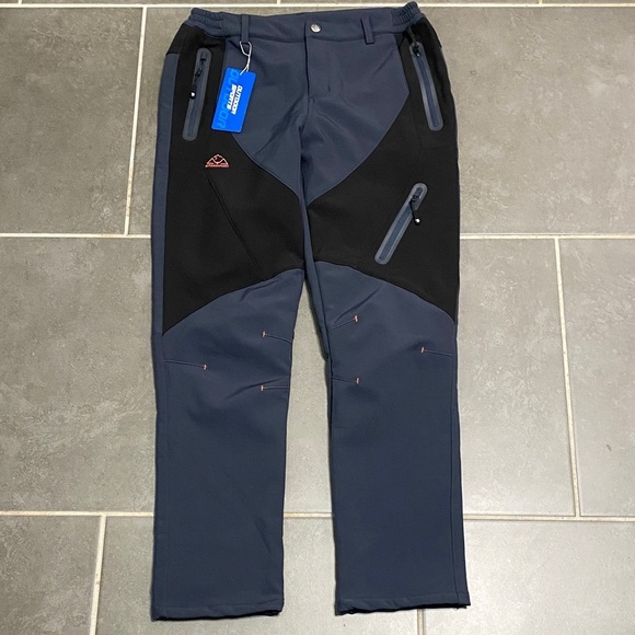 Outdoor Sports Pants - Women’s ski pants. Size Large. NWT